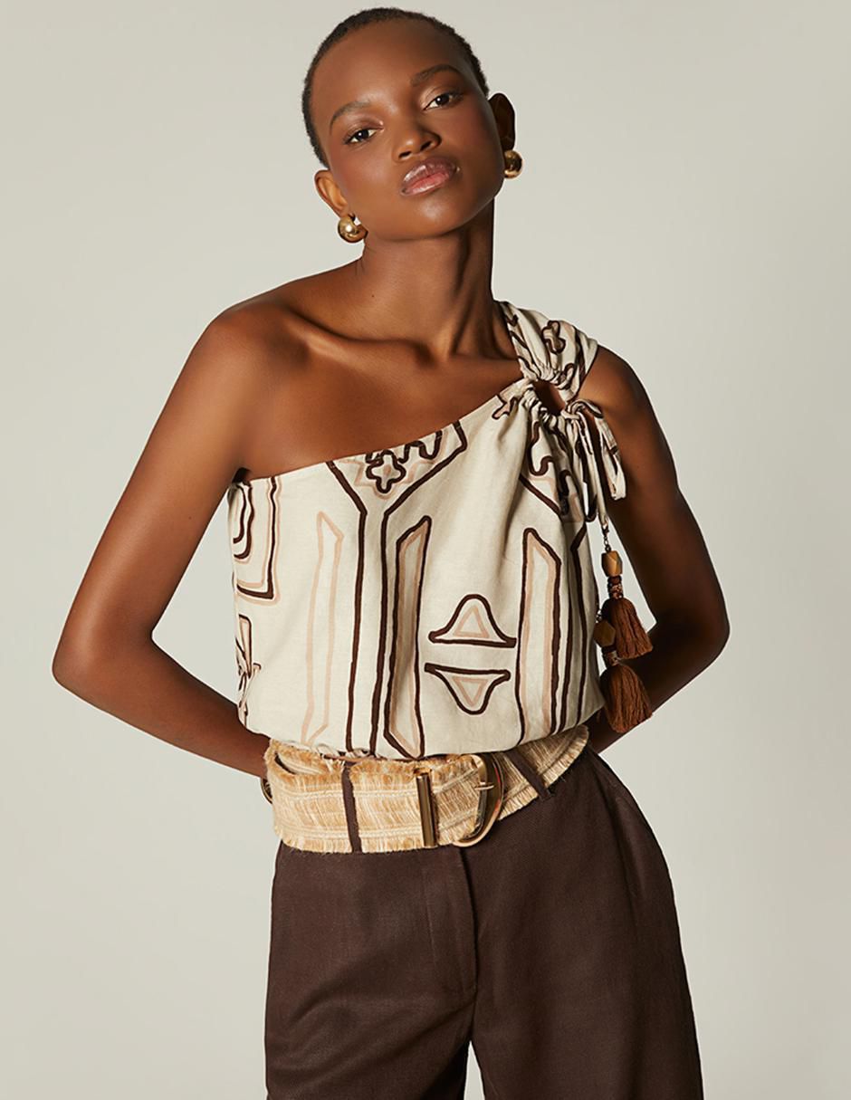 Top cuello asimétrico tirante ancho