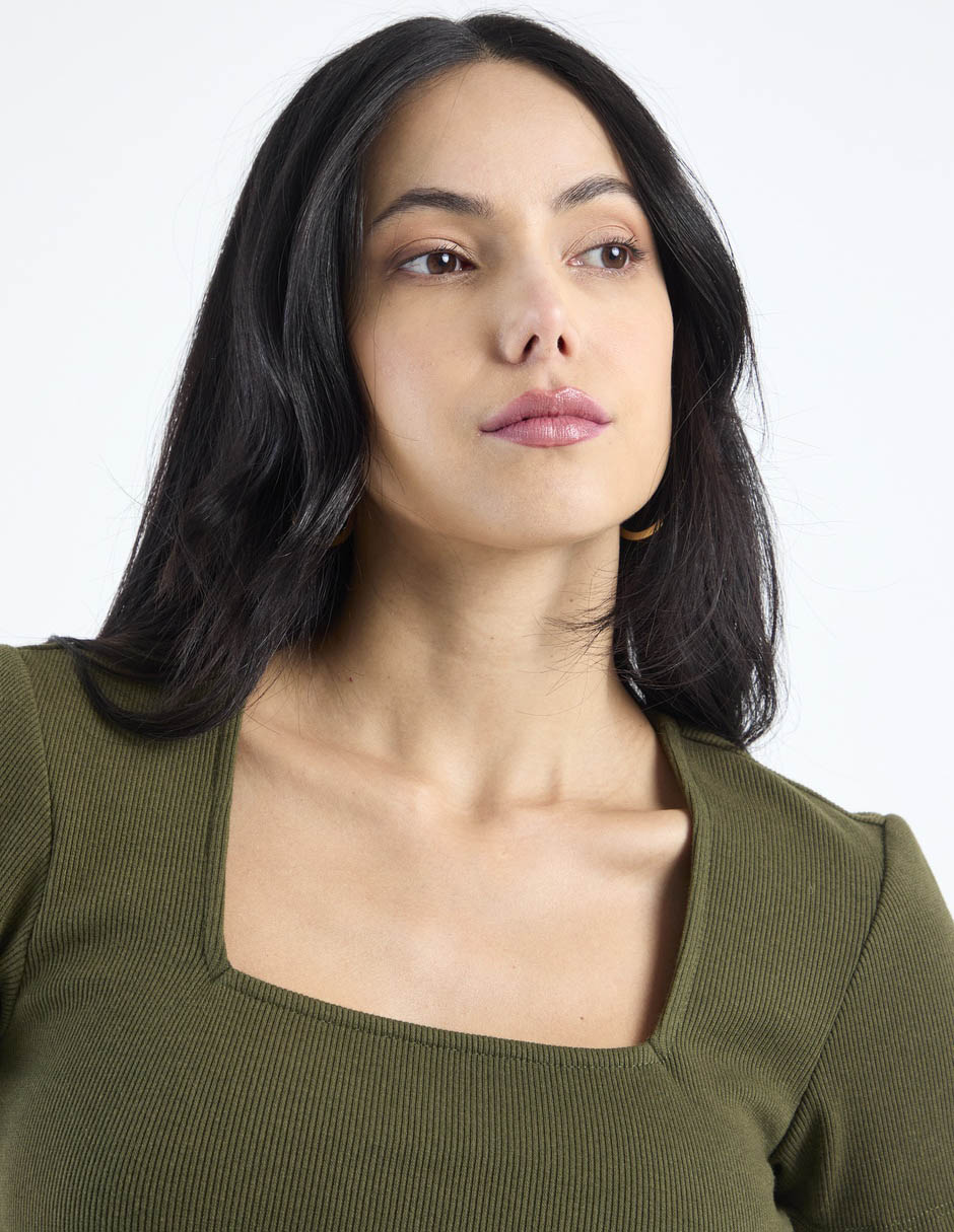 Playera manga corta Petite Studio cuello cuadrado para mujer