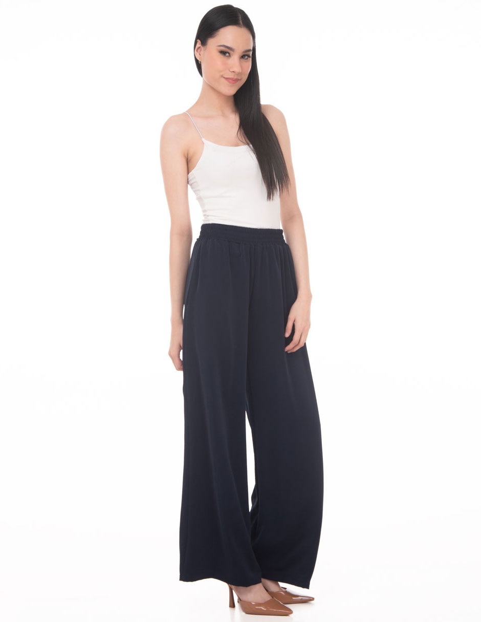 Top cuello redondo escote medio tirante delgado