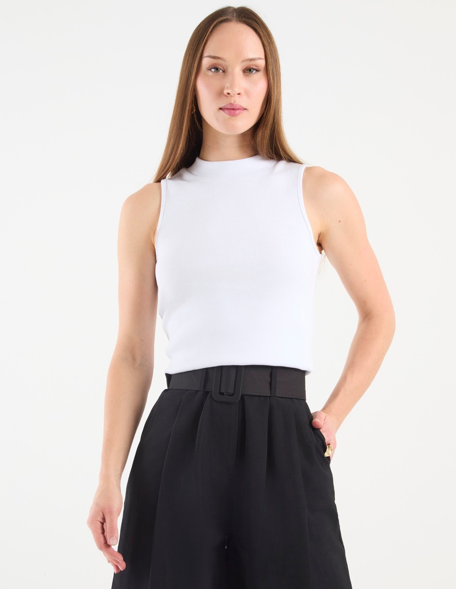 Top cuello redondo escote regular tirante clásico Top cuello redondo escote regular tirante clásico