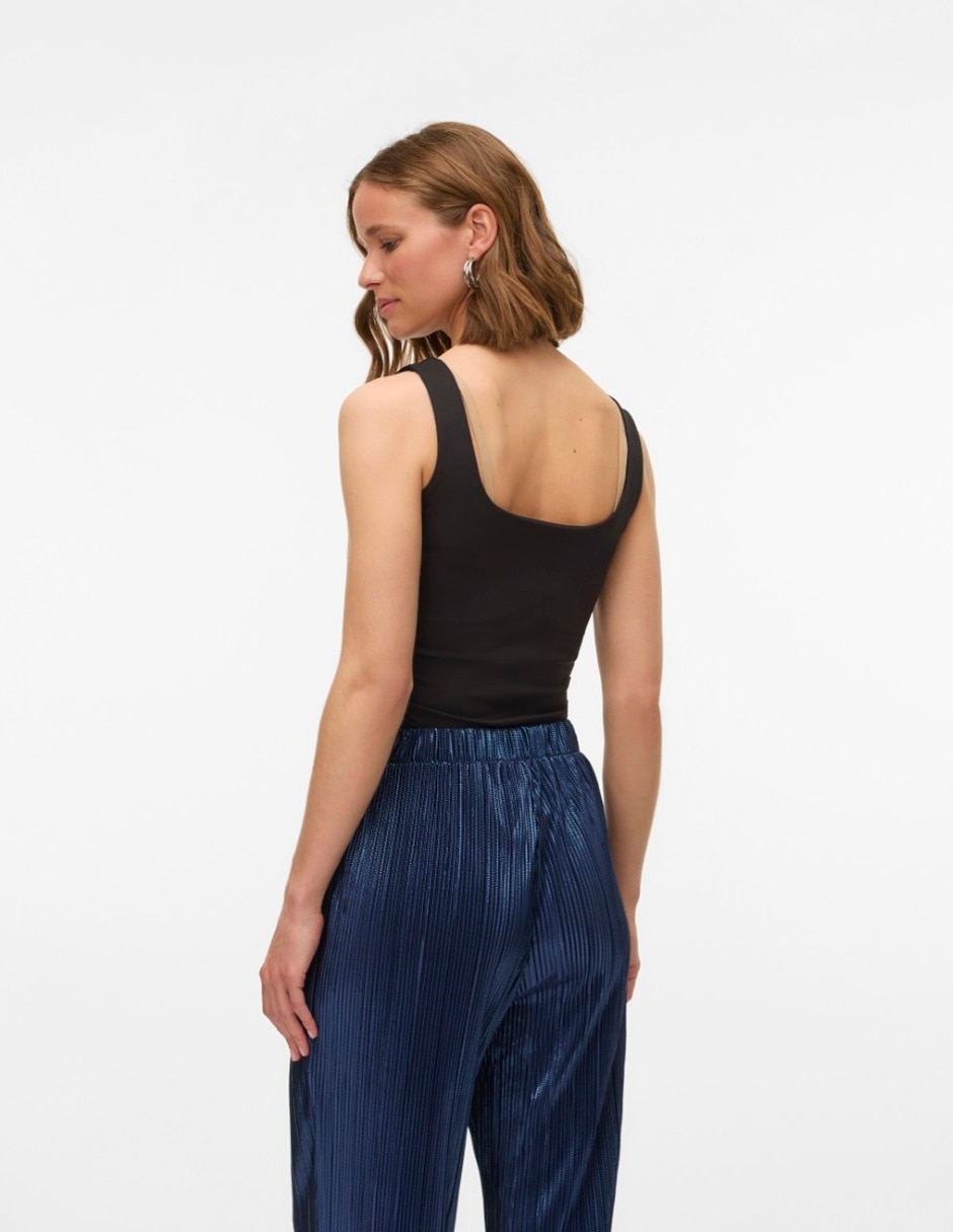 Playera cuello cuadrado para mujer 4