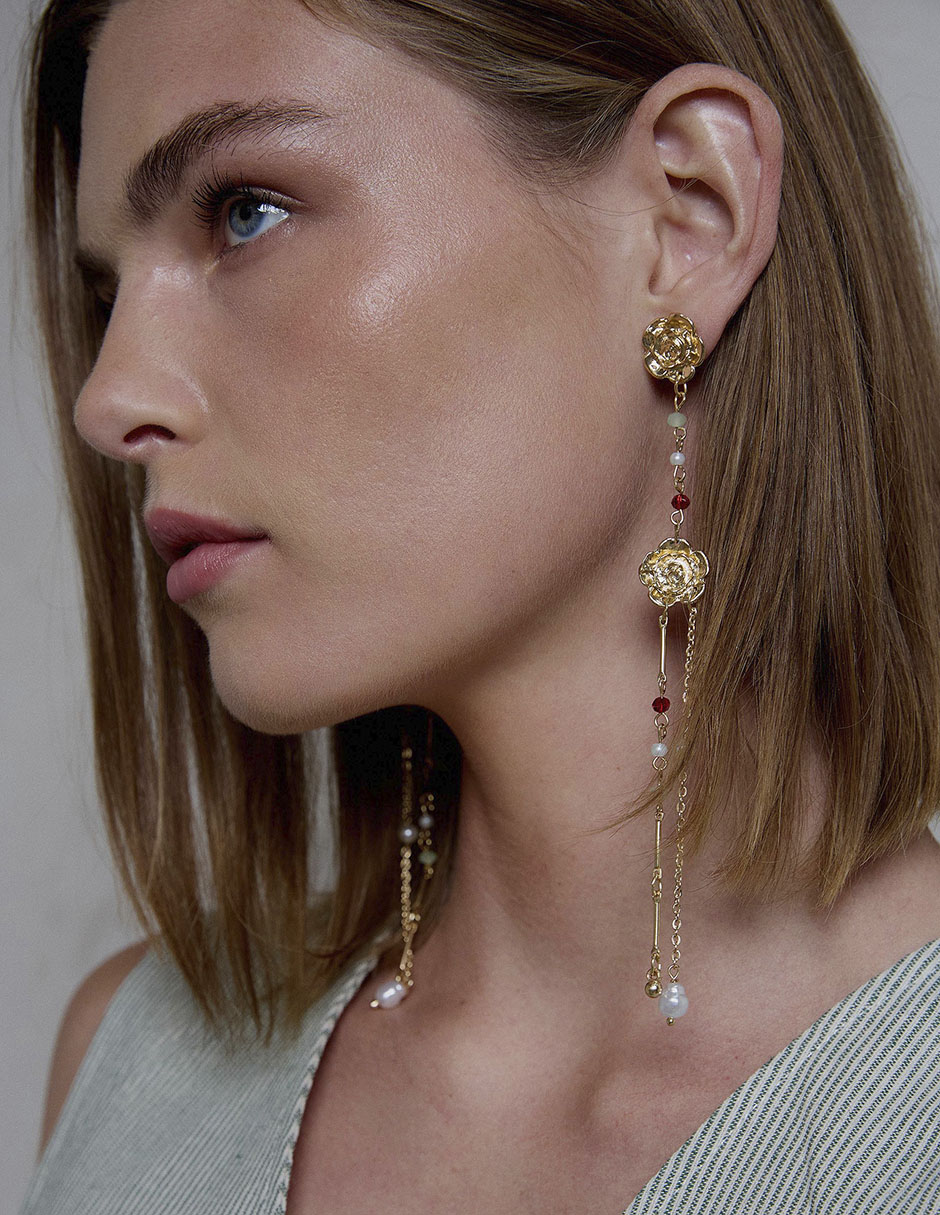 Aretes largos Renatta&Go con acabado brillante