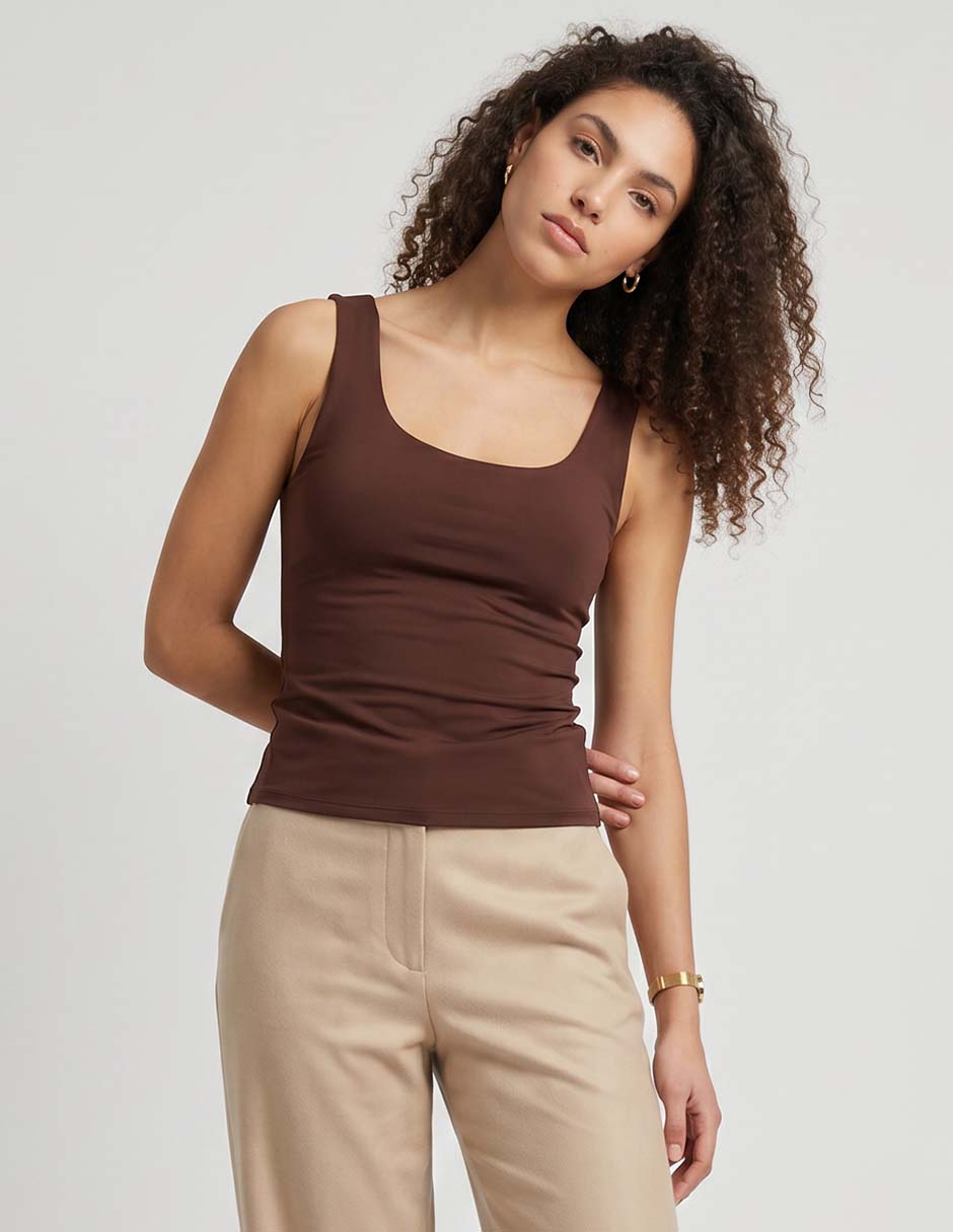 Top cuello cuadrado escote medio tirante ancho
