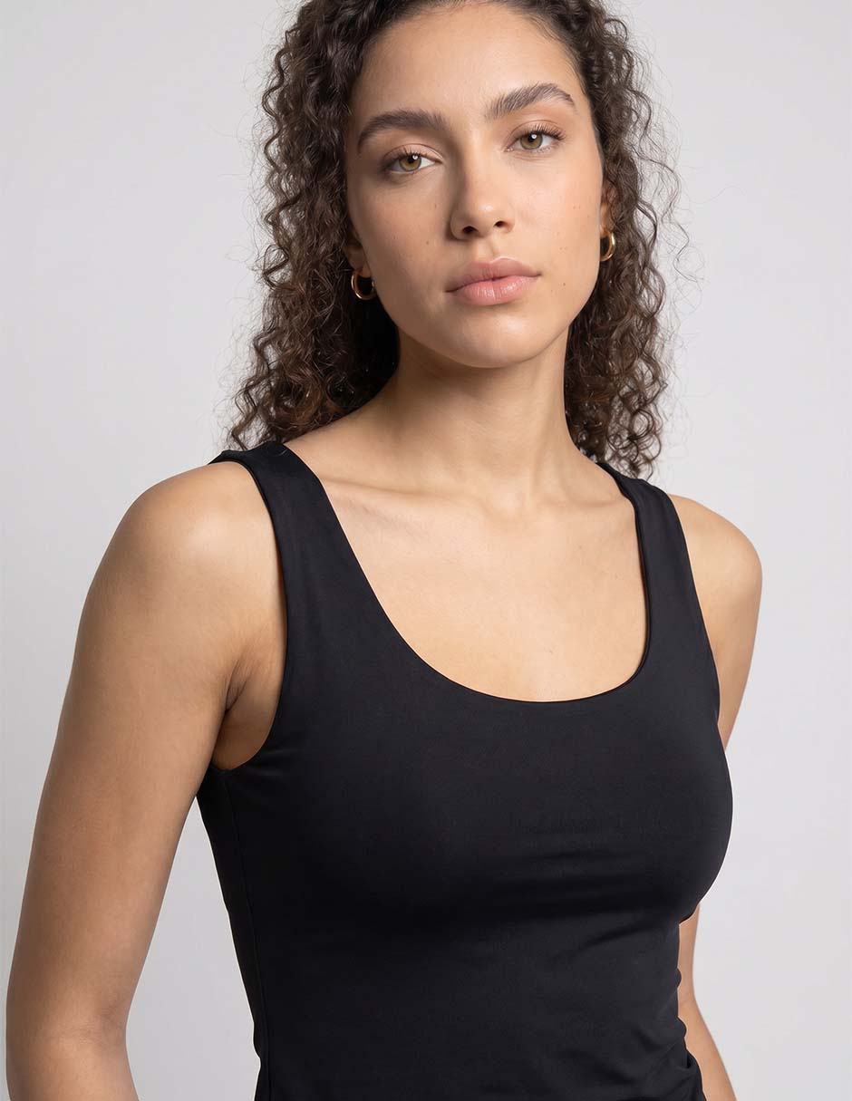 Top cuello cuadrado escote medio tirante ancho 3