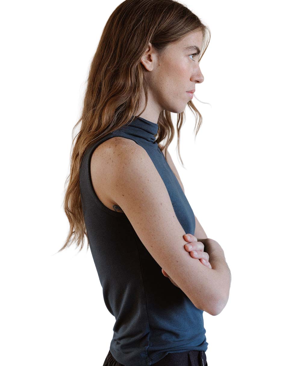 Playera cuello alto para mujer 6