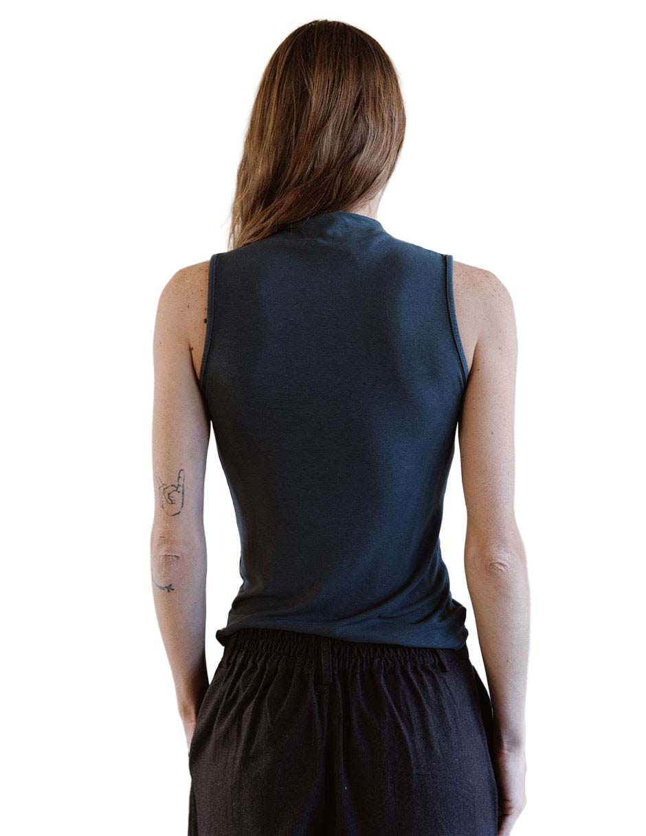 Playera cuello alto para mujer 10