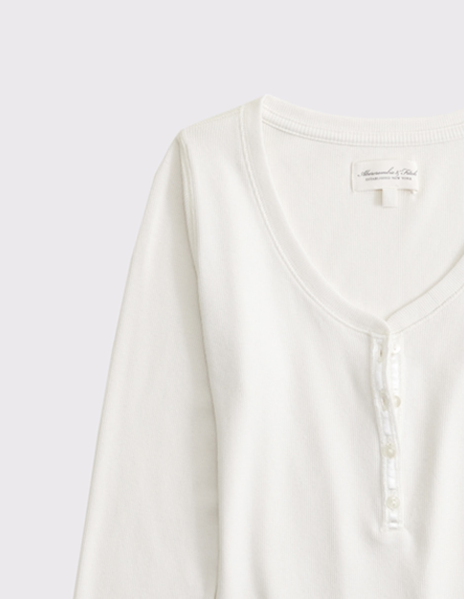 Playera manga Larga SP26 cuello Redondo para mujer 3
