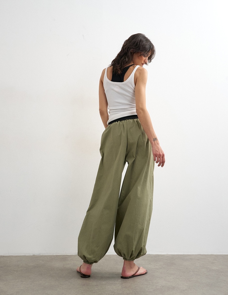 Pantalón jogger amplio para mujer 4