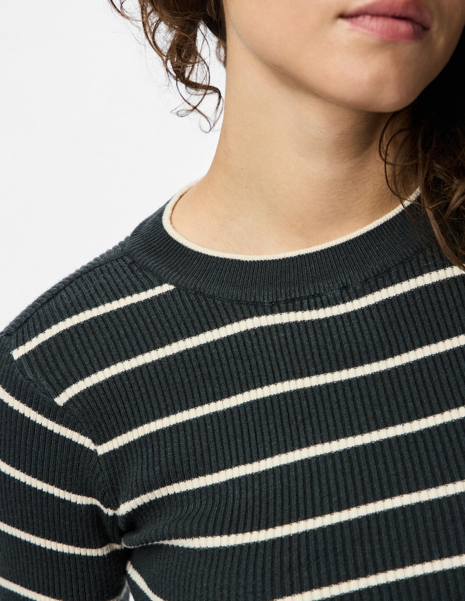 Suéter cuello redondo para mujer 2