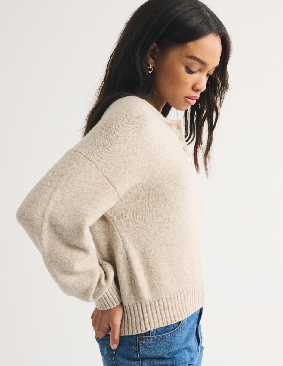 Suéter cuello henley para mujer 4
