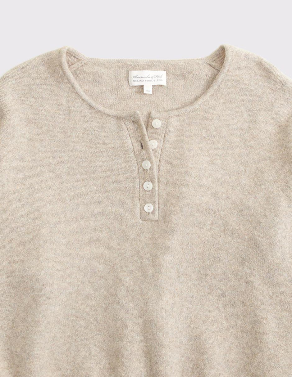 Suéter cuello henley para mujer 7
