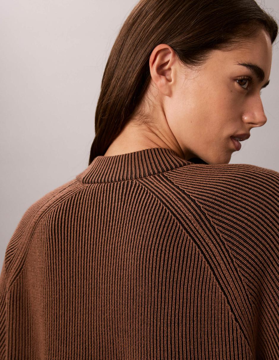 Suéter cuello redondo para mujer 4