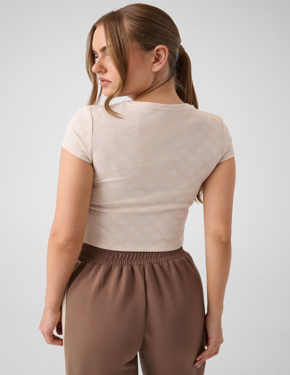 Playera manga cuello redondo para mujer 3